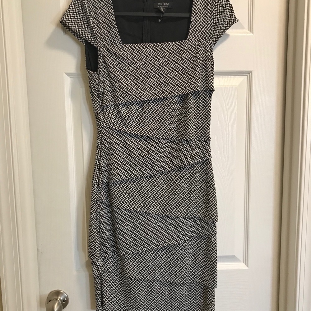 White/black bodycon dress
